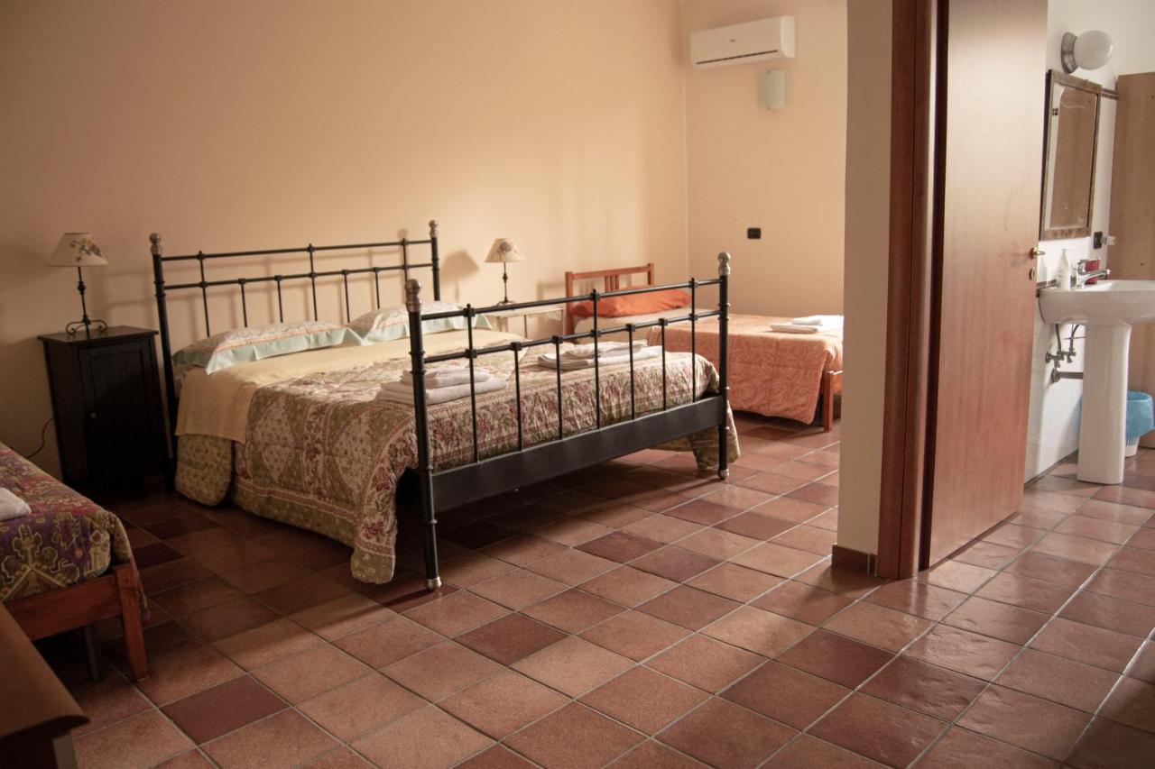 A Nespulara Bed & Breakfast Galati Marina Екстериор снимка